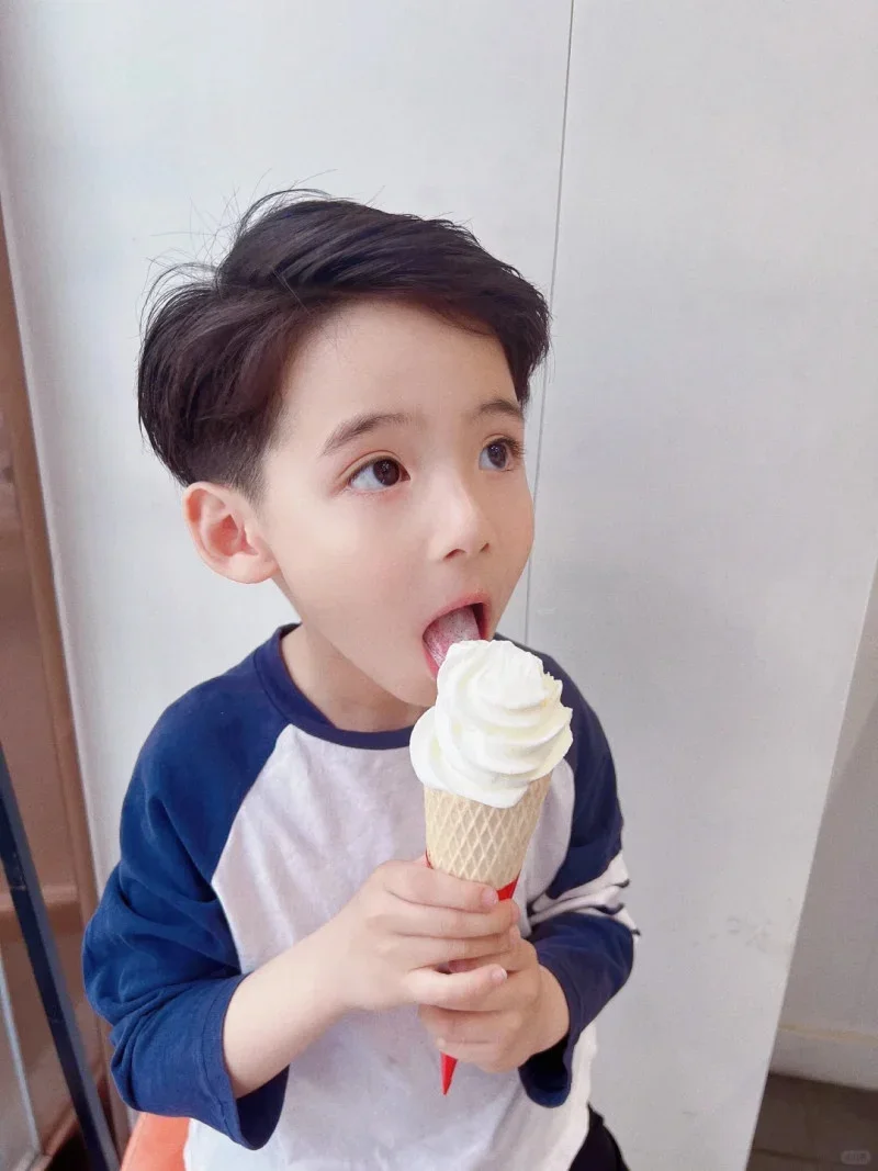 các kiểu tóc xoăn đẹp cho bé trai (5)