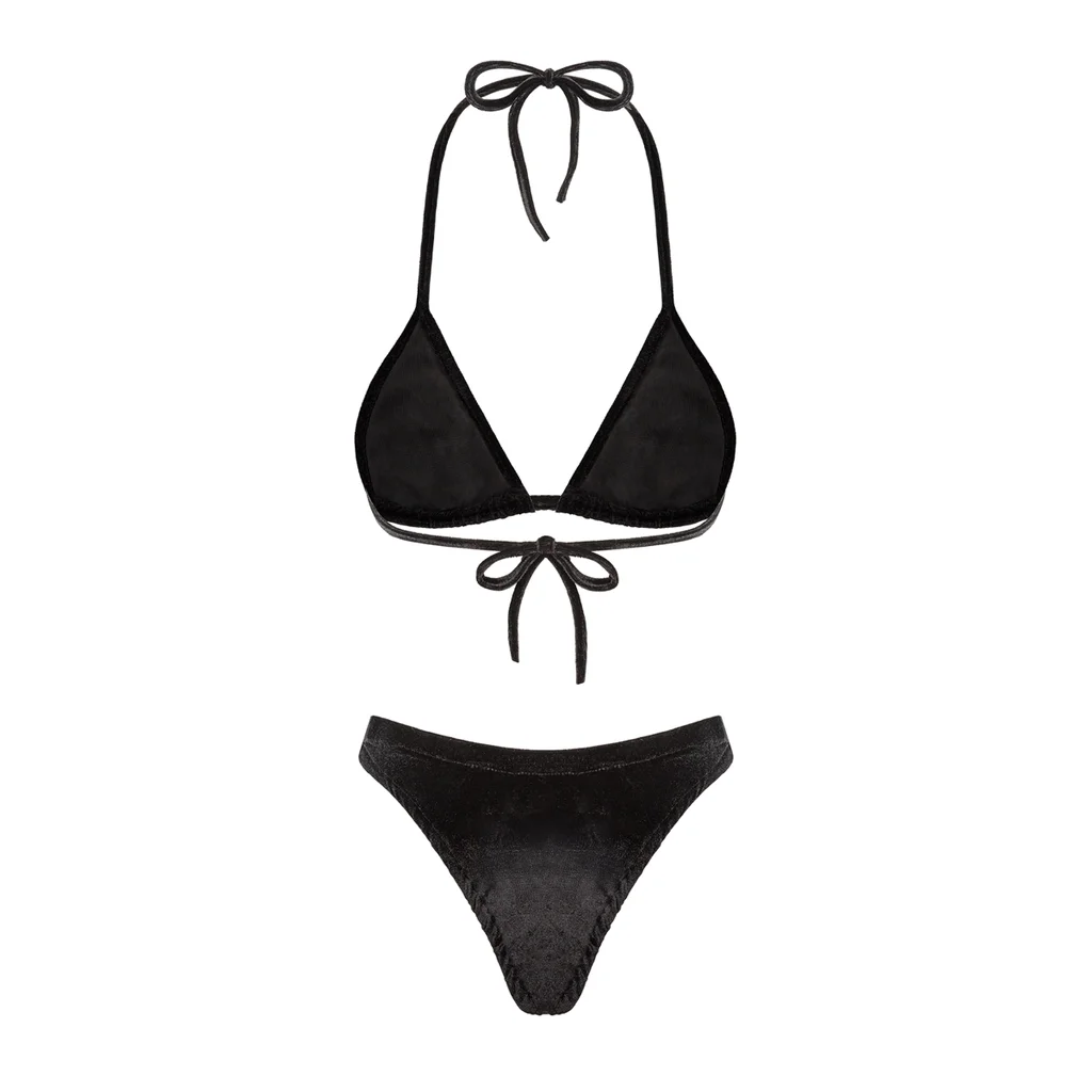 Bikini 2 mảnh màu đen gồm áo tam giác buộc dây và quần bikini cạp thấp trên nền trắng