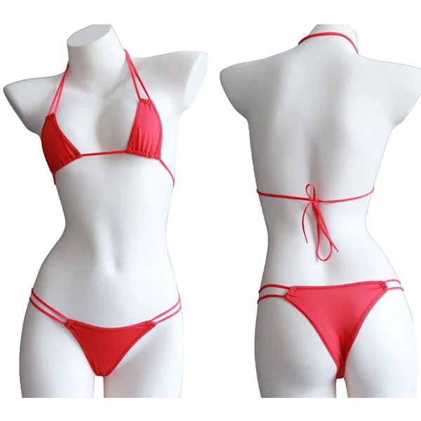 Bikini hai mảnh màu đỏ trên ma-nơ-canh nhìn trước và sau