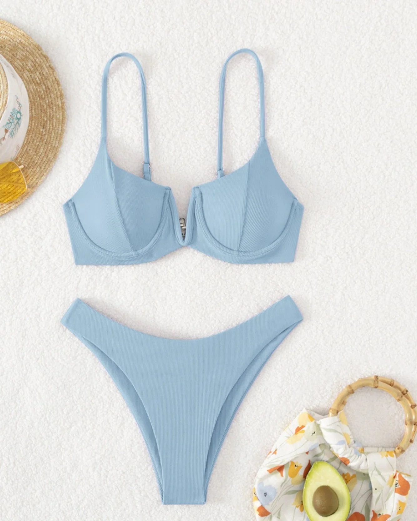 Bikini hai mảnh màu xanh pastel đặt cùng phụ kiện mùa hè