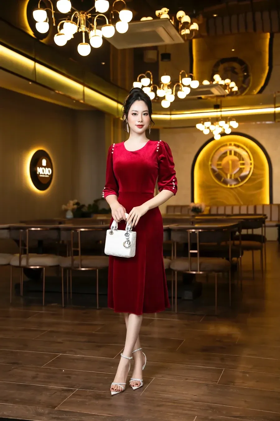 15+ Mẫu áo đầm dự tiệc tuổi 50 sang trọng dành cho quý bà