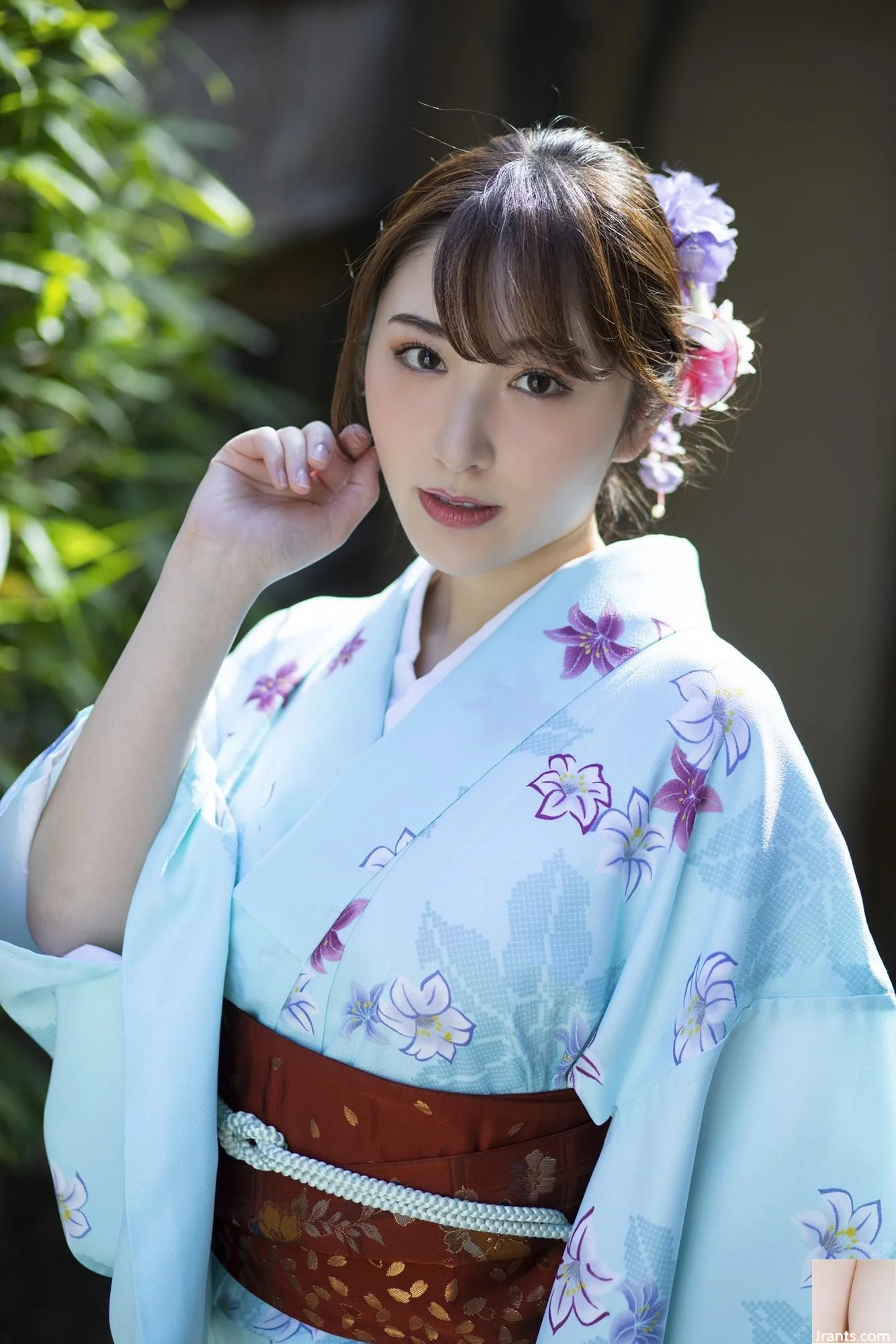 Mina Kitano không che diện kimono truyền thống với vẻ đẹp thanh lịch