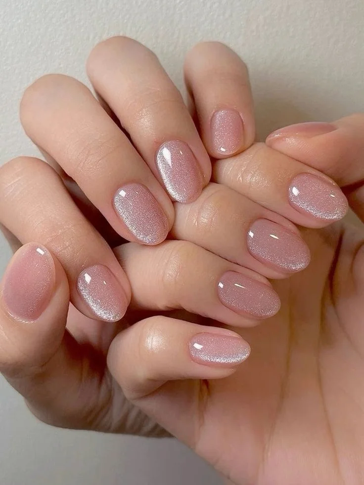 Mẫu nail mắt mèo màu hồng đào thanh lịch